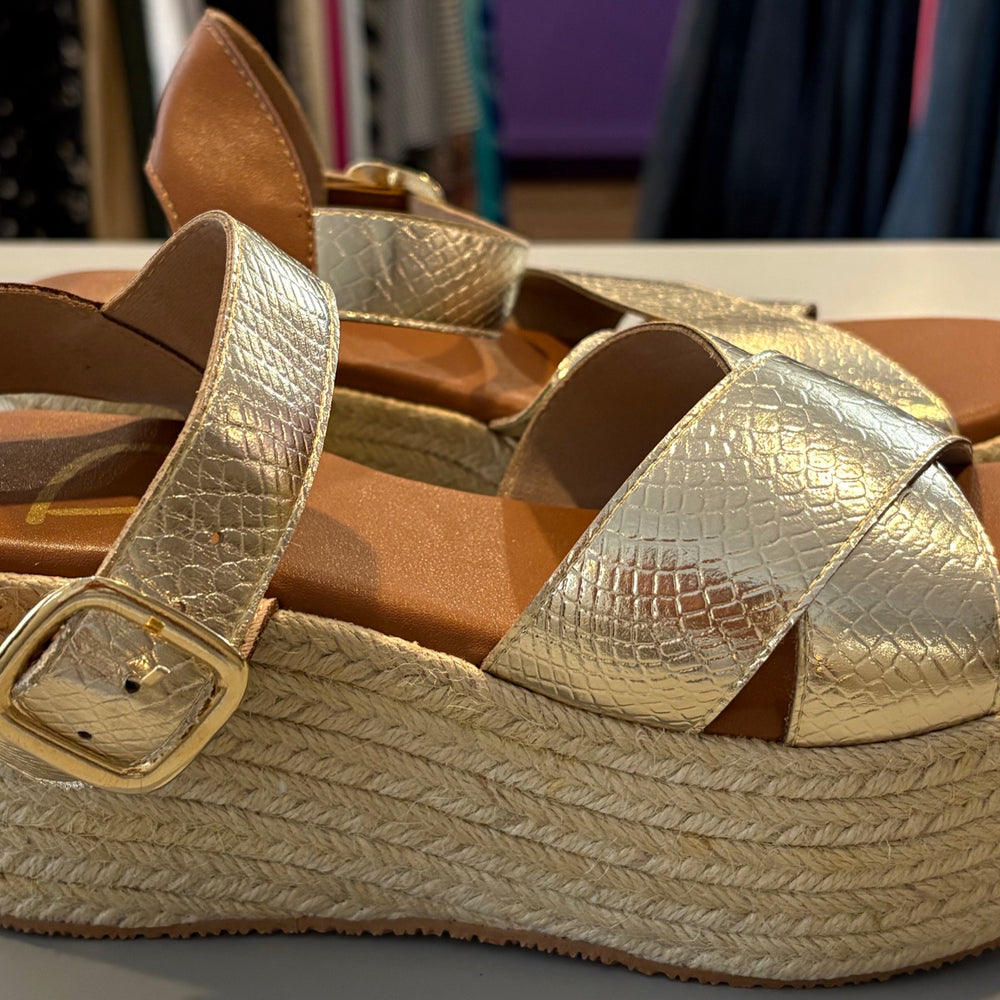
                      
                        D By David Isaac Noe Gold Platform Espadrille Wedge Sandals Size:39
                      
                    