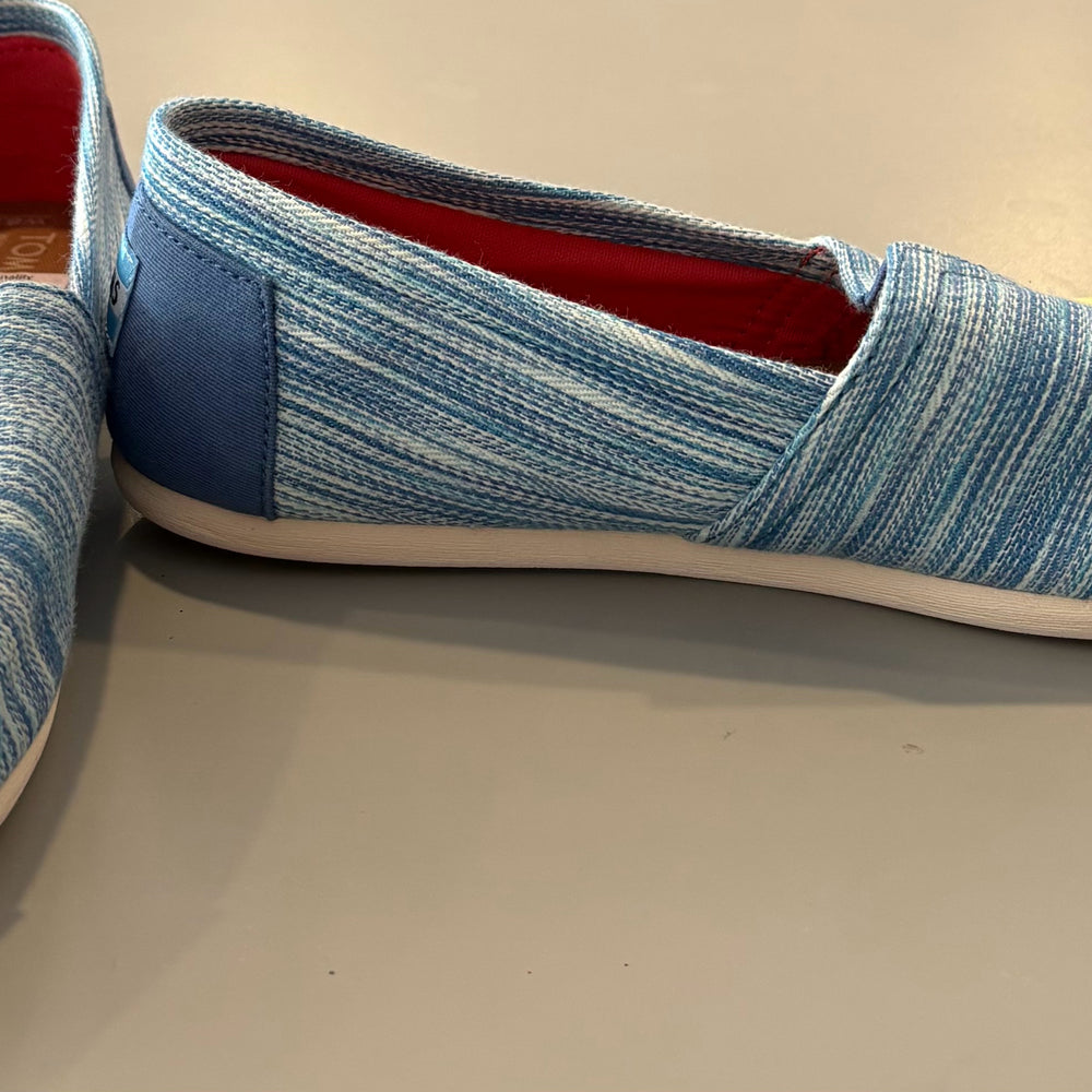 
                      
                        8.5W Toms Slip-On Shoes
                      
                    