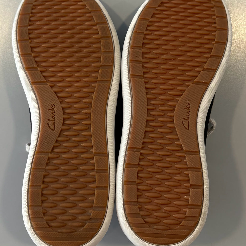 
                      
                        Clarks Nalle Lace Navy Nubuck Sneakers Size: 7.5M
                      
                    