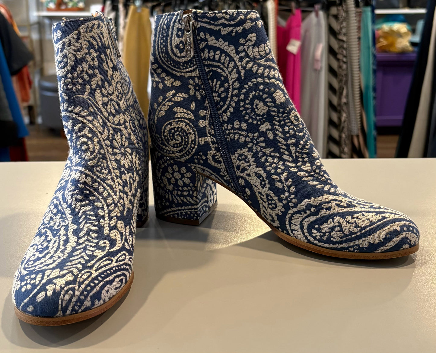 Indigo Rd. Blue & White Paisley Ankle Booties Size:7.5M