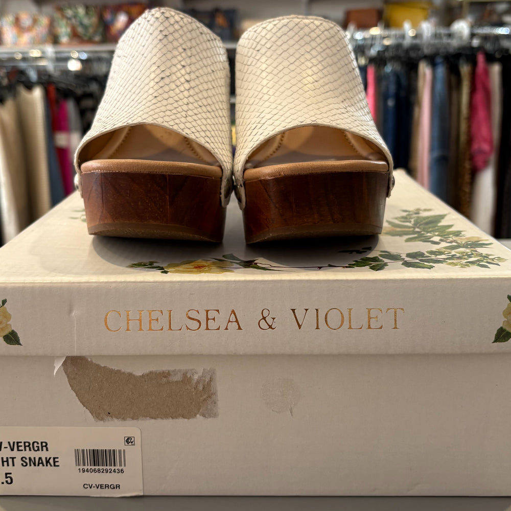 
                      
                        NEW Chelsea & Violet White Snake Leather Mule Heels 7.5M
                      
                    