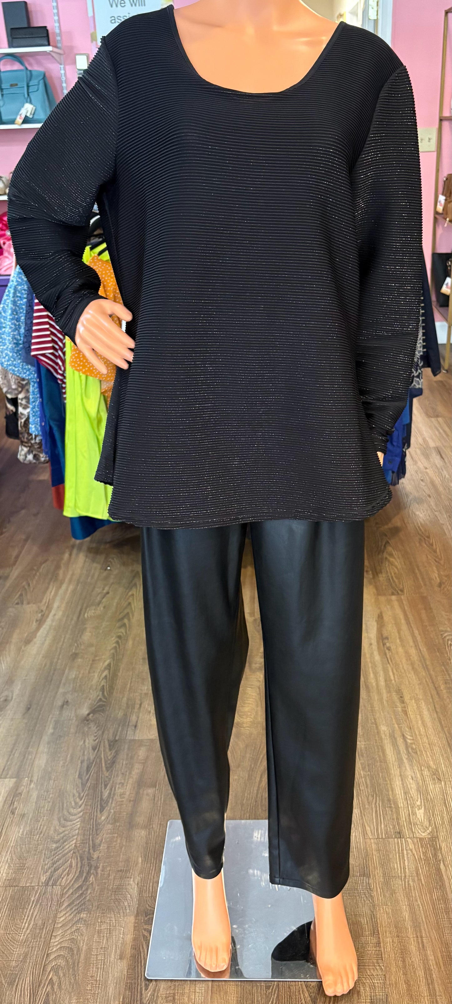 NWT Junarose Black Top with Glitter Detailing Size:1X