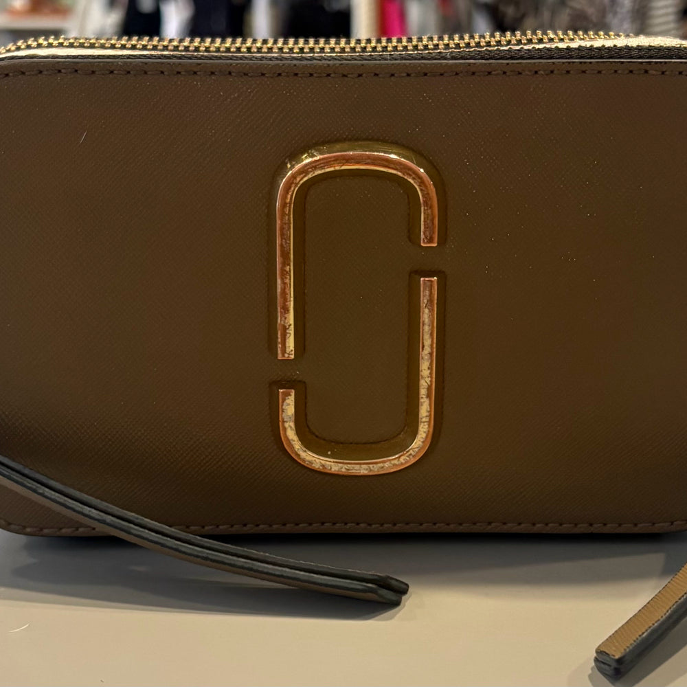 
                      
                        Marc JACOBS The Snapshot Bag in Camel Multicolor
                      
                    