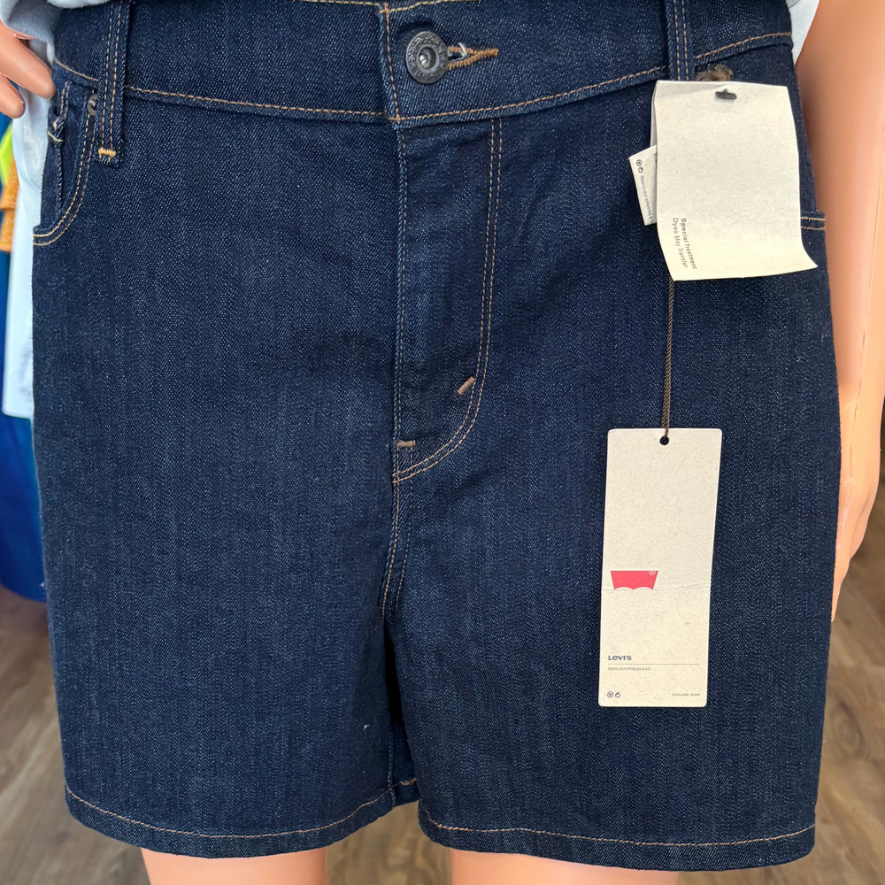 NWT Levi's Classic Shorts Size: 16/33
