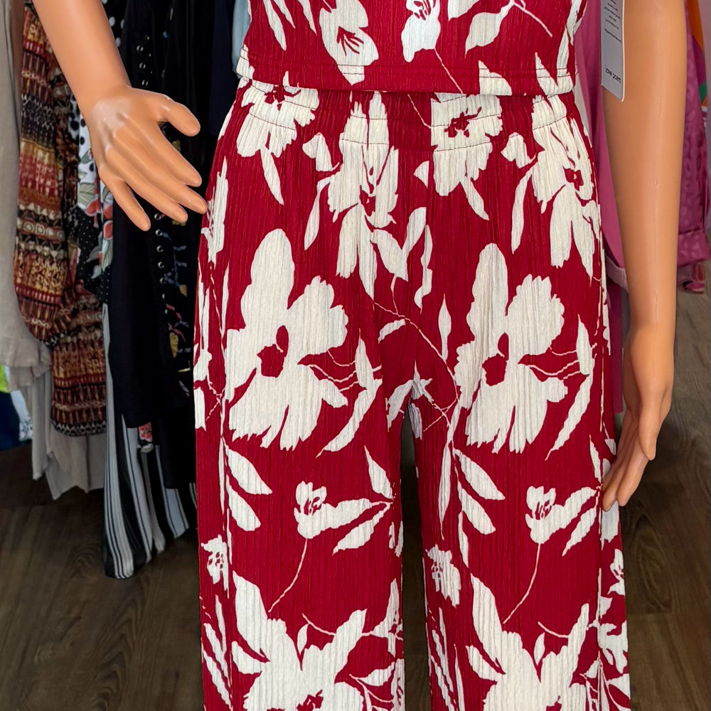
                      
                        NWT Love Poem Iris Red Floral Pants Set Size:M
                      
                    