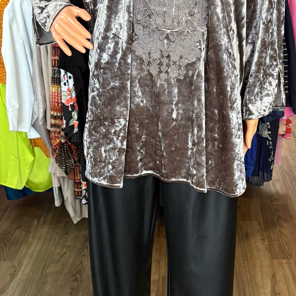 Andree By Unit Silver Metallic Velvet Embroidered Blouse Size:2X