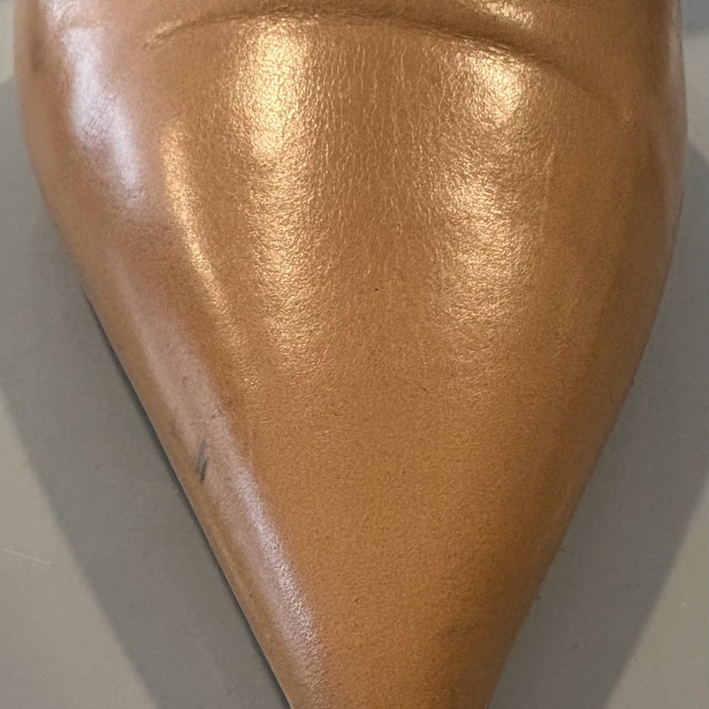 
                      
                        10M Michael Kors Julieta Leather D'Orsay 2-tone Heels
                      
                    