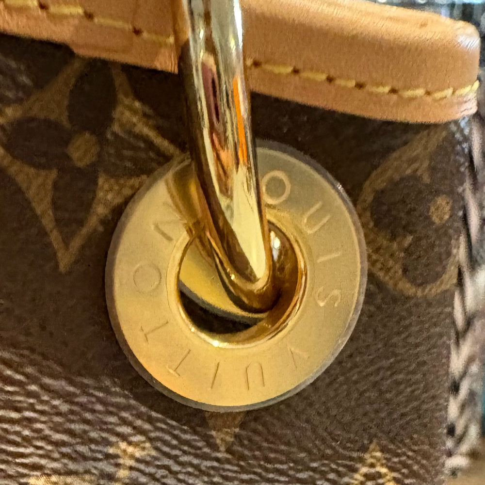 
                      
                        NEW RARE Entrupy Certified Louis Vuitton Artsy MM Monogram Handbag
                      
                    