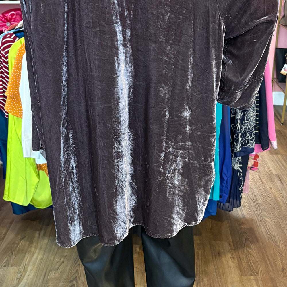 
                      
                        Habitat Dark Brown Velvet Button Up Top Size:2X
                      
                    