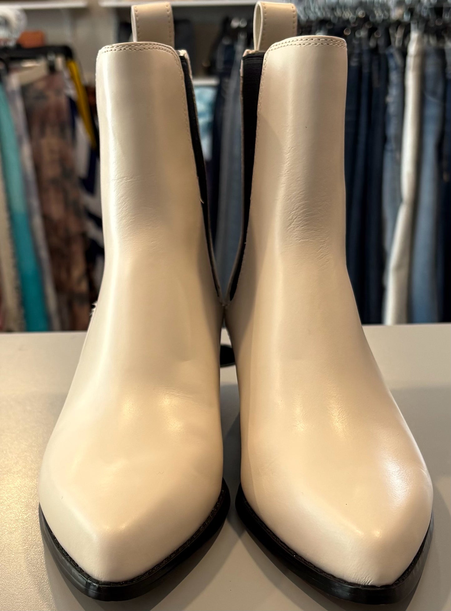NWOB Michael Kors Kinlee Leather Chelsea Pull-On Boots in Ivory Sz: 6.5M