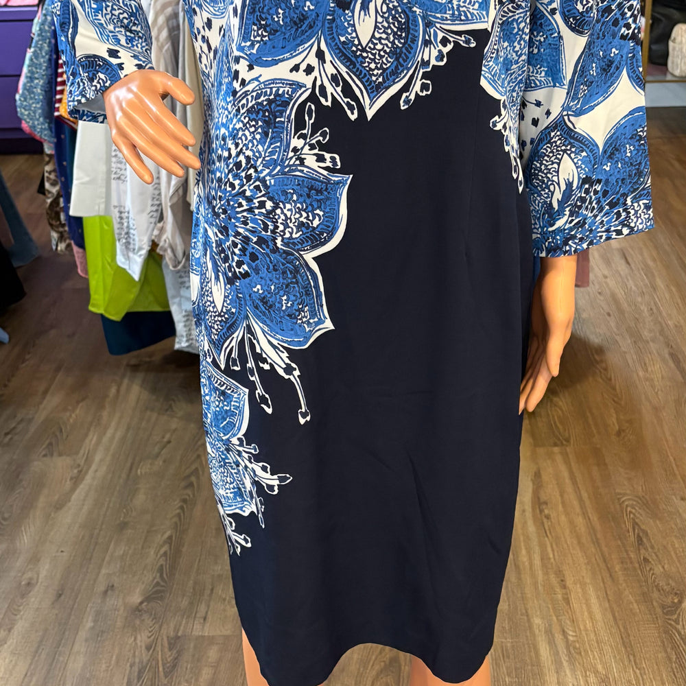 
                      
                        St. John Lotus Blossom Print Pencil Dress Size:14
                      
                    