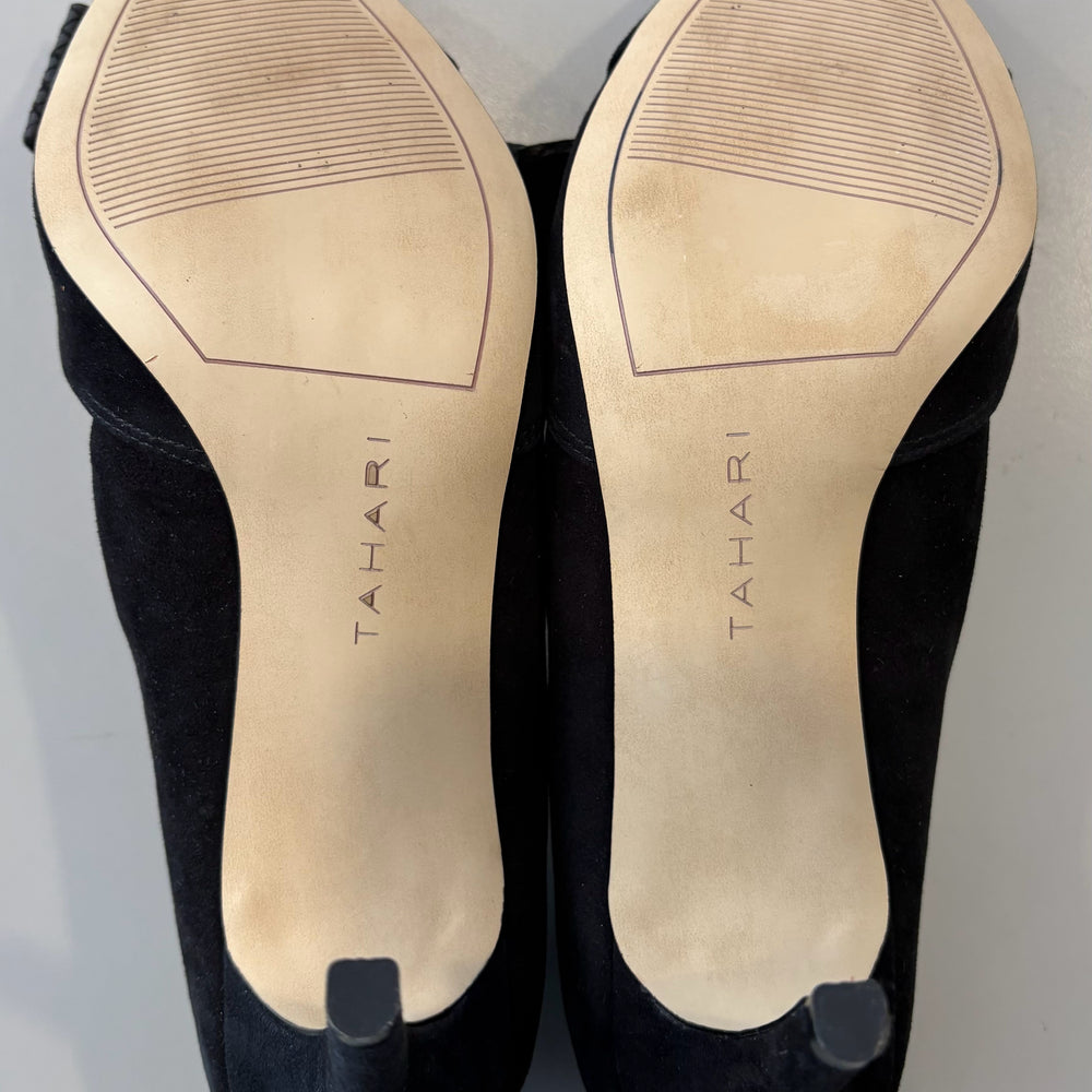 
                      
                        Tahari Betsey Black Suede Heels with Bow Detailing Size:9.5M
                      
                    