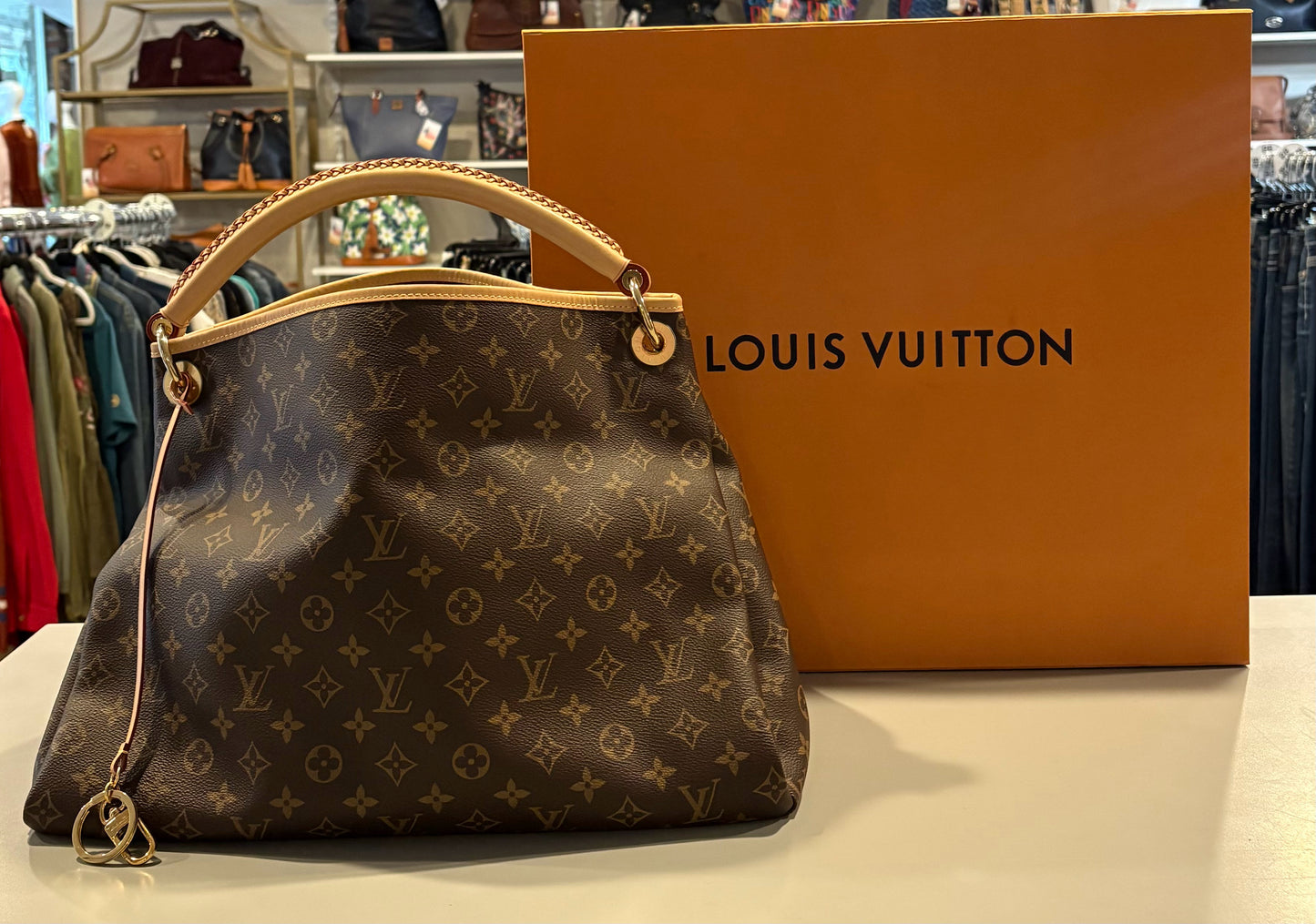 NEW RARE Entrupy Certified Louis Vuitton Artsy MM Monogram Handbag