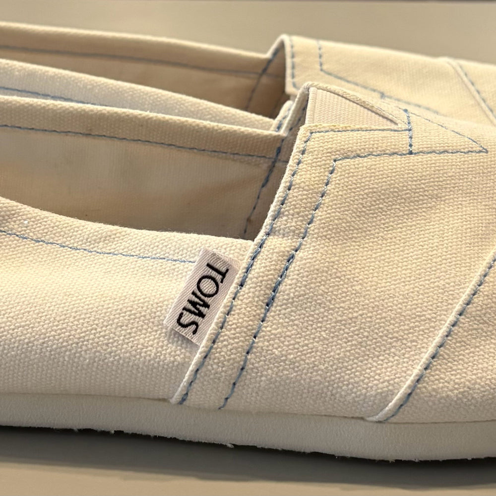 
                      
                        8.5W Toms Slip-On Shoes
                      
                    
