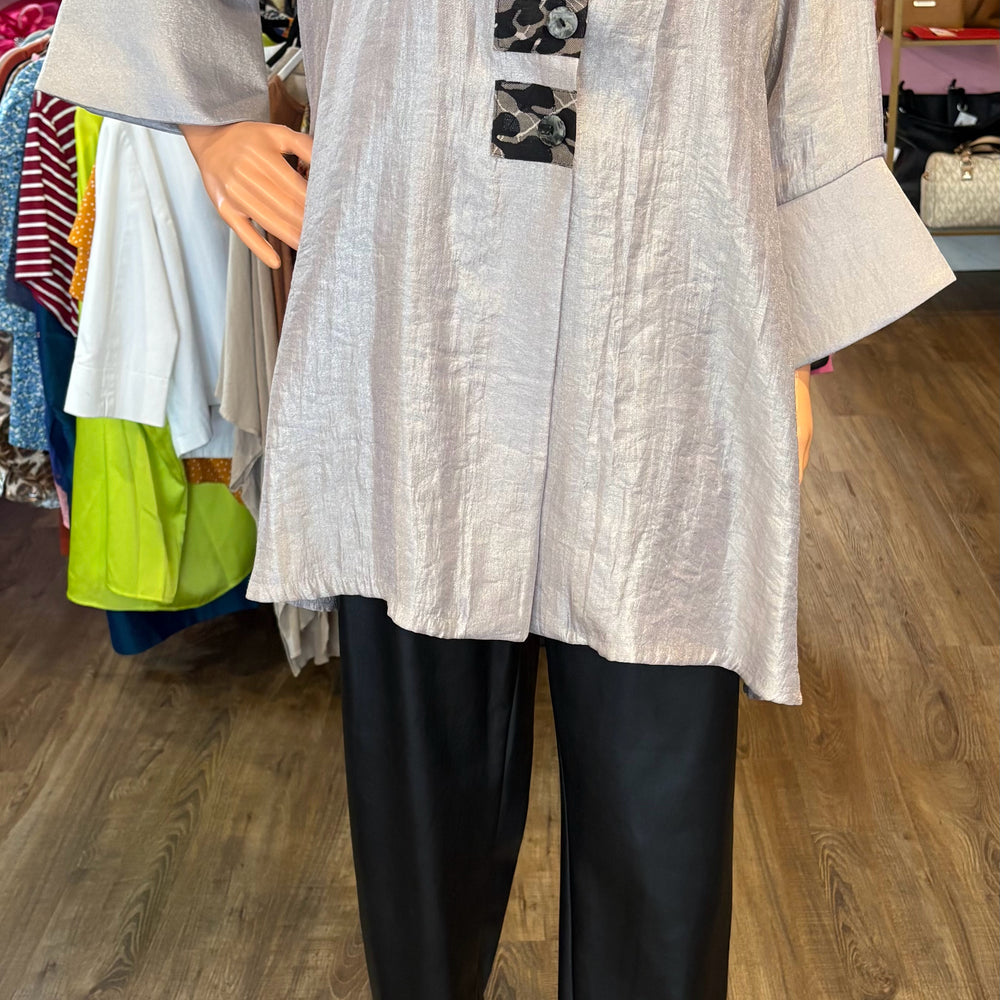 Damee, Inc. Grey Metallic Blouse Size:XL