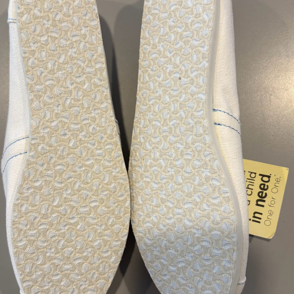 
                      
                        8.5W Toms Slip-On Shoes
                      
                    