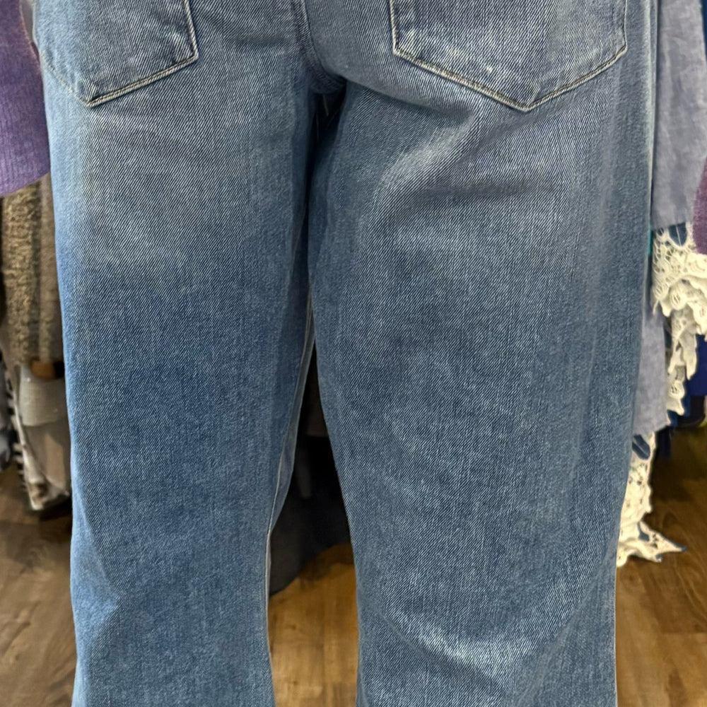 
                      
                        NWOT Hudson Collin Midrise Bootcut Crop Jeans Size: 32
                      
                    