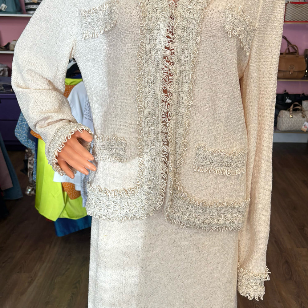
                      
                        St. John Couture Cream 2 Piece Suit with Glitter Detailing Size:12/14
                      
                    