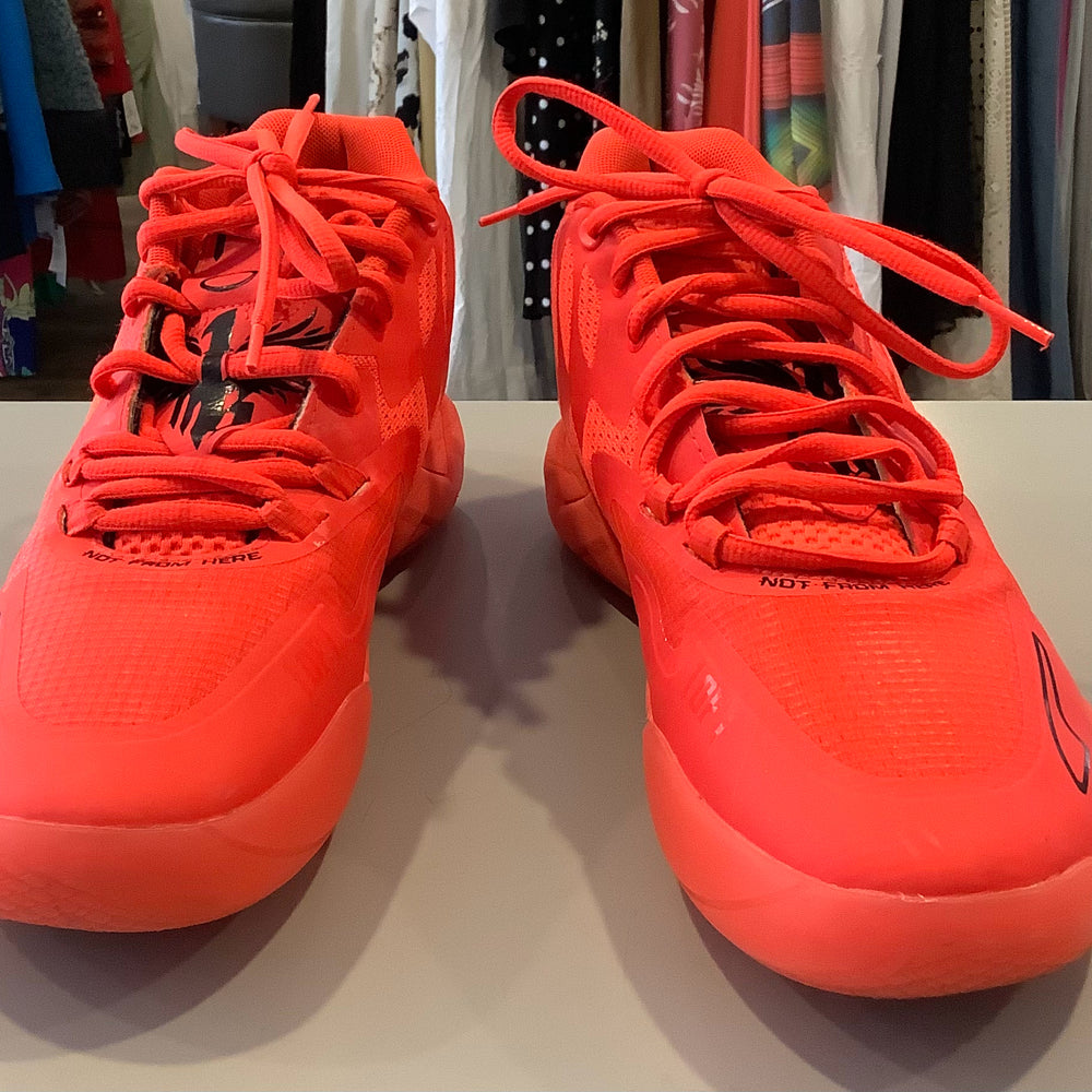 8 Puma Sneakers