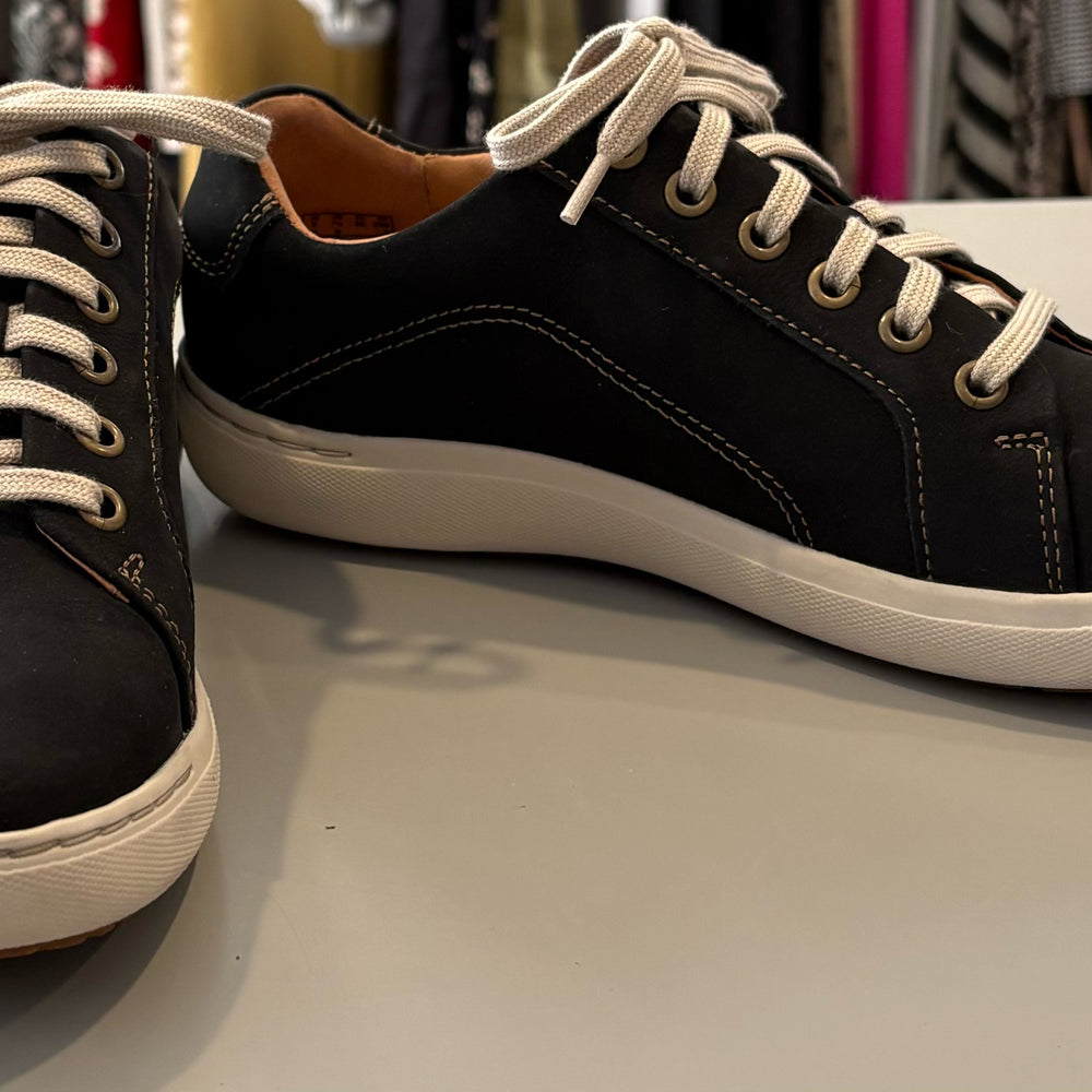 
                      
                        Clarks Nalle Lace Navy Nubuck Sneakers Size: 7.5M
                      
                    