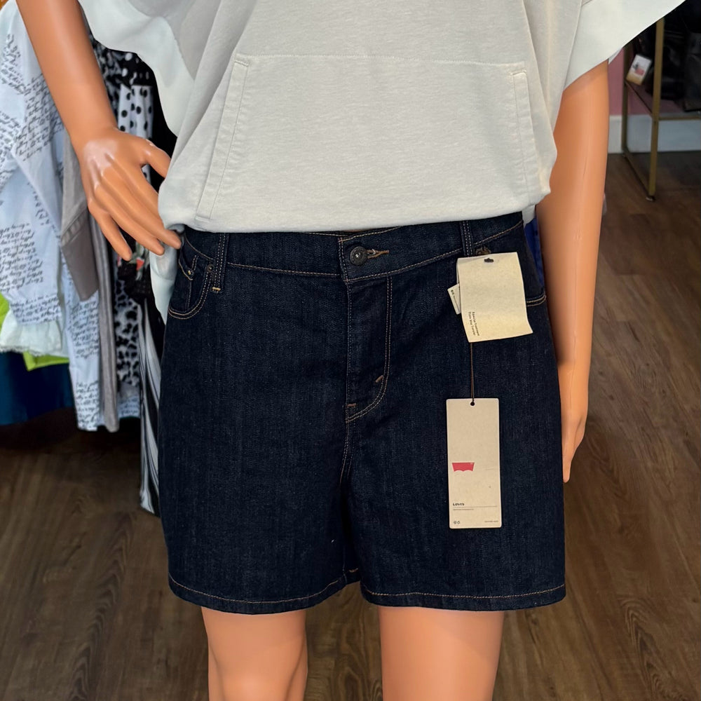 NWT Levi's Classic Shorts Size: 16/33