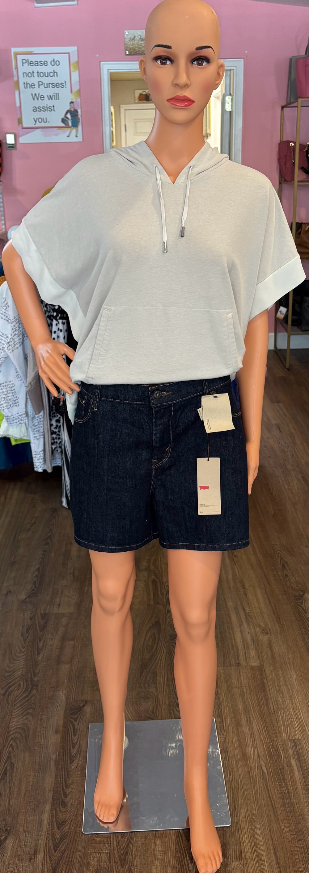 NWT Levi's Classic Shorts Size: 16/33