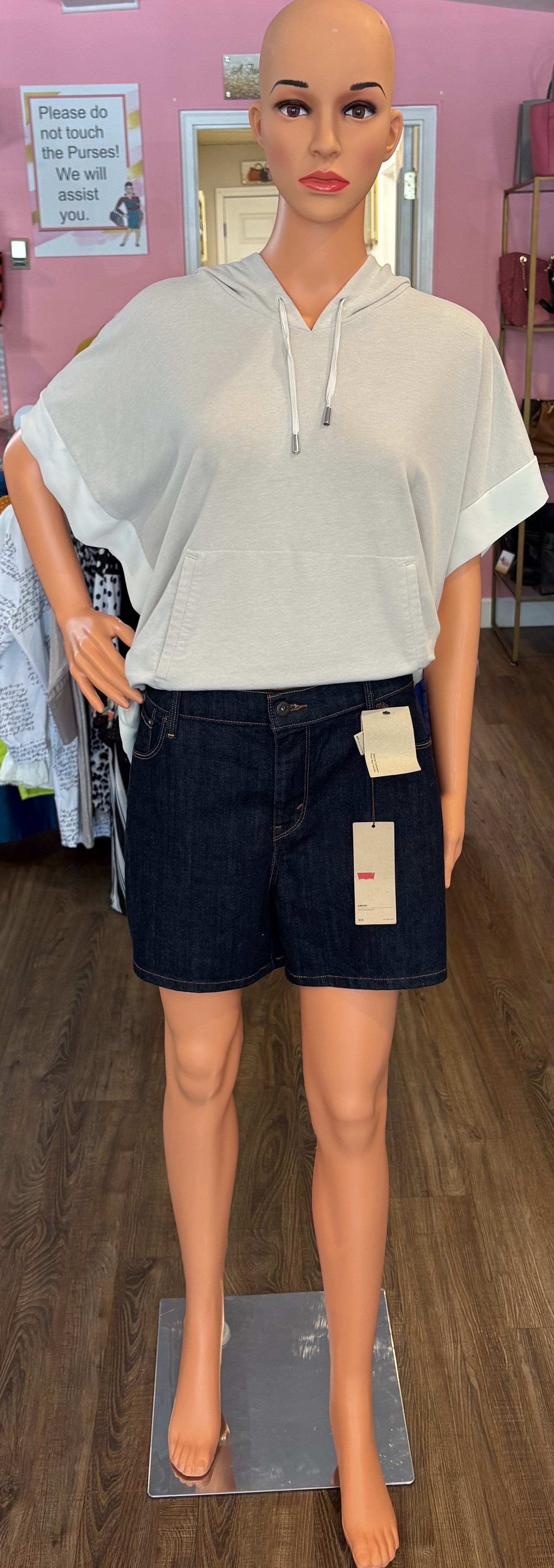 NWT Levi's Classic Shorts Size: 16/33