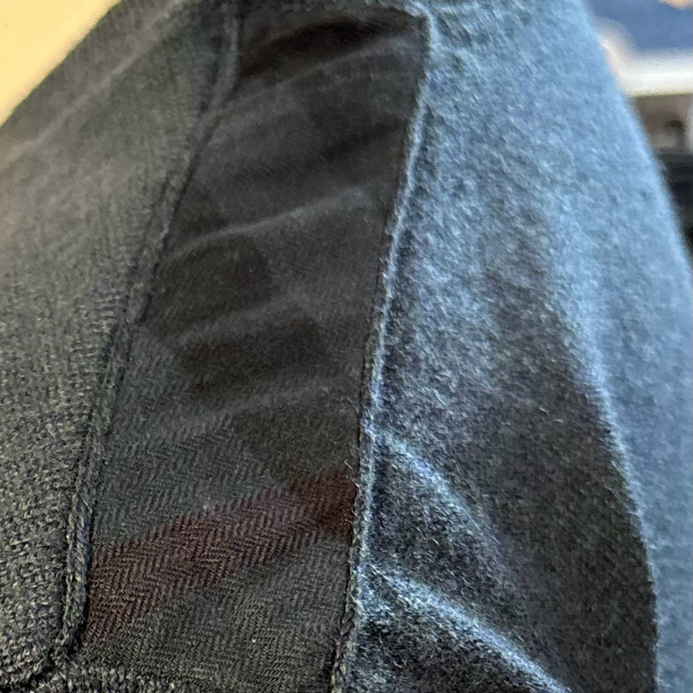 
                      
                        Burberry Brit 100% Extra Fine Merino Wool Navy Blue V-Neck Sweater Size: L
                      
                    