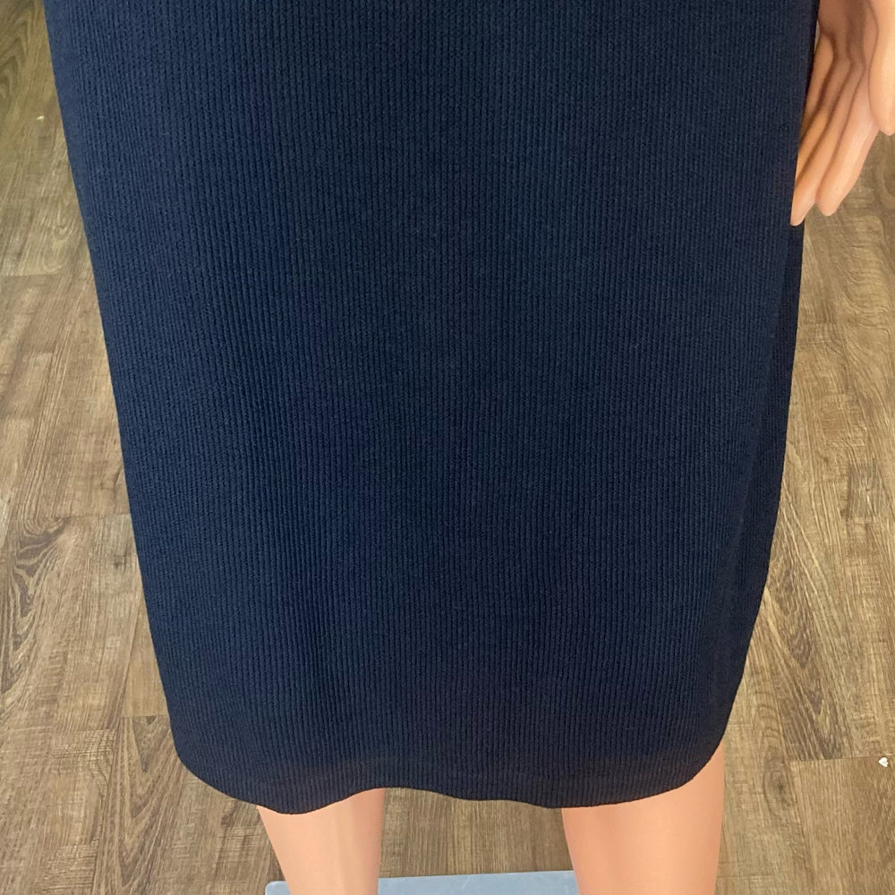 
                      
                        St. John Knit Black Knee Length Skirt Size:12
                      
                    