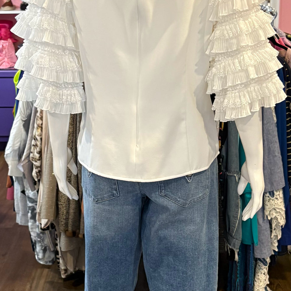
                      
                        NWOT Gracia White Ruffle Sleeved Blouse Size: L
                      
                    