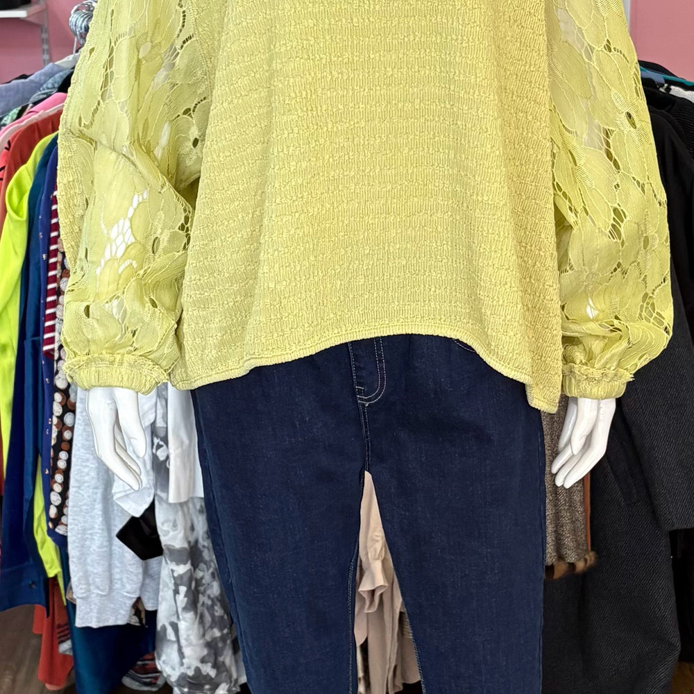 NWT Davi & Dani Apple Green Crochet Blouse Size:M