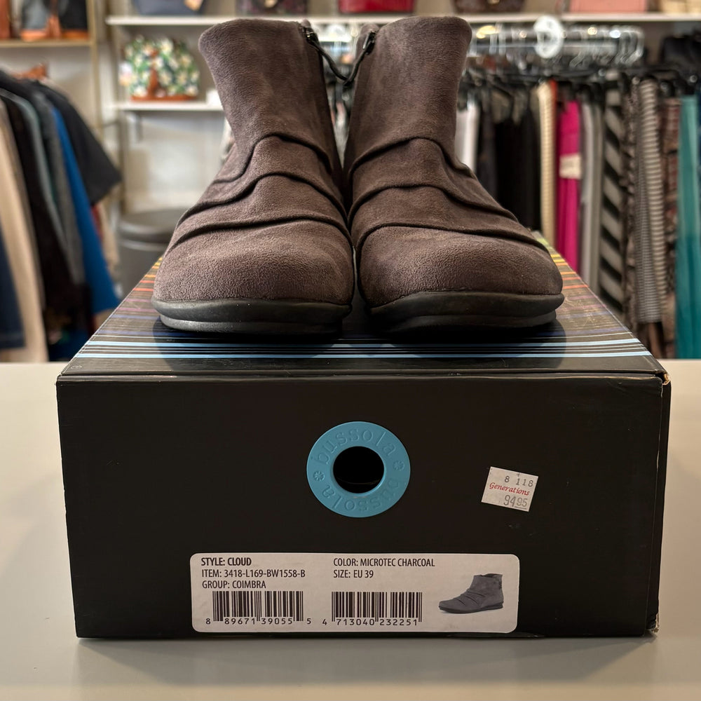 Bussola Cloud Suede Boots in Microtec Charcoal Size: 39