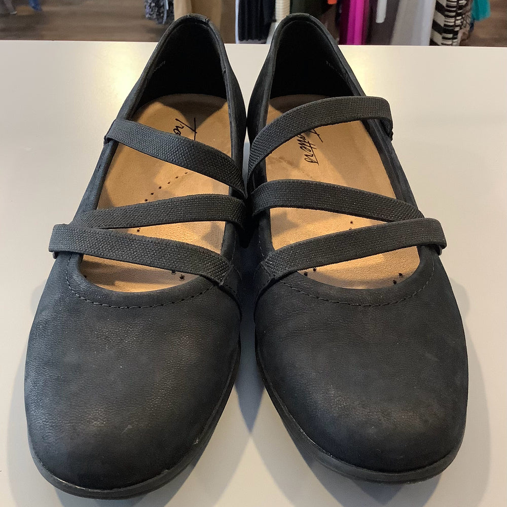 Trotters Black Della Flats Size