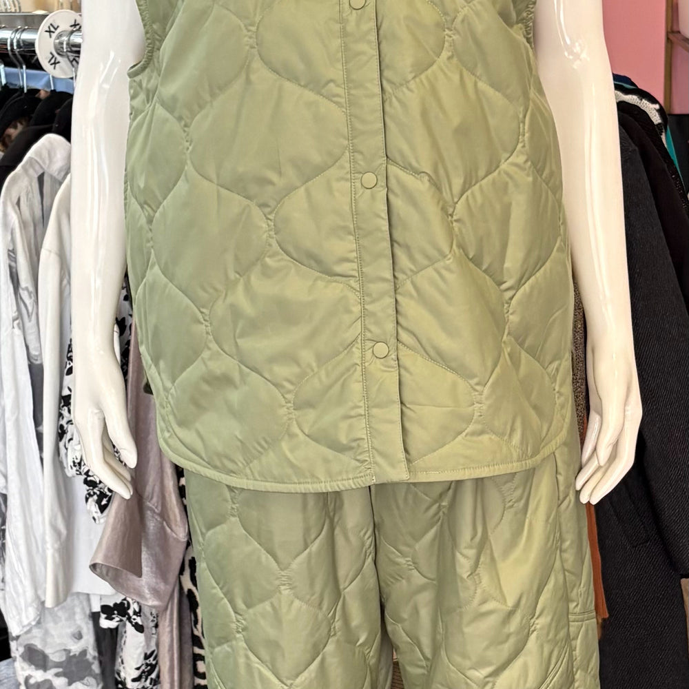 NWT Nike 2 Piece Oversized Fit Olive Green Puffer Set Size: M/L