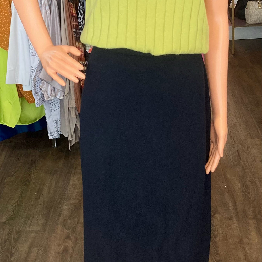 
                      
                        St. John Knit Black Knee Length Skirt Size:12
                      
                    