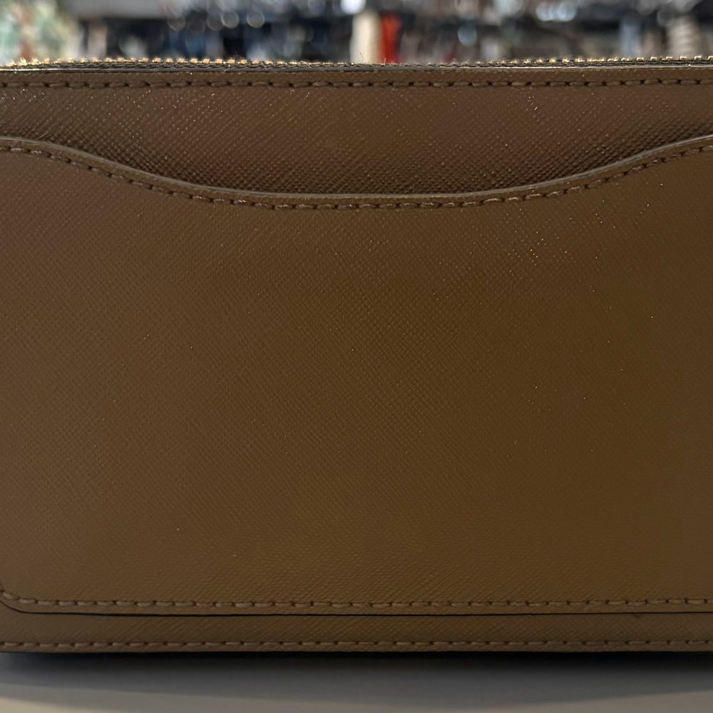 
                      
                        Marc JACOBS The Snapshot Bag in Camel Multicolor
                      
                    