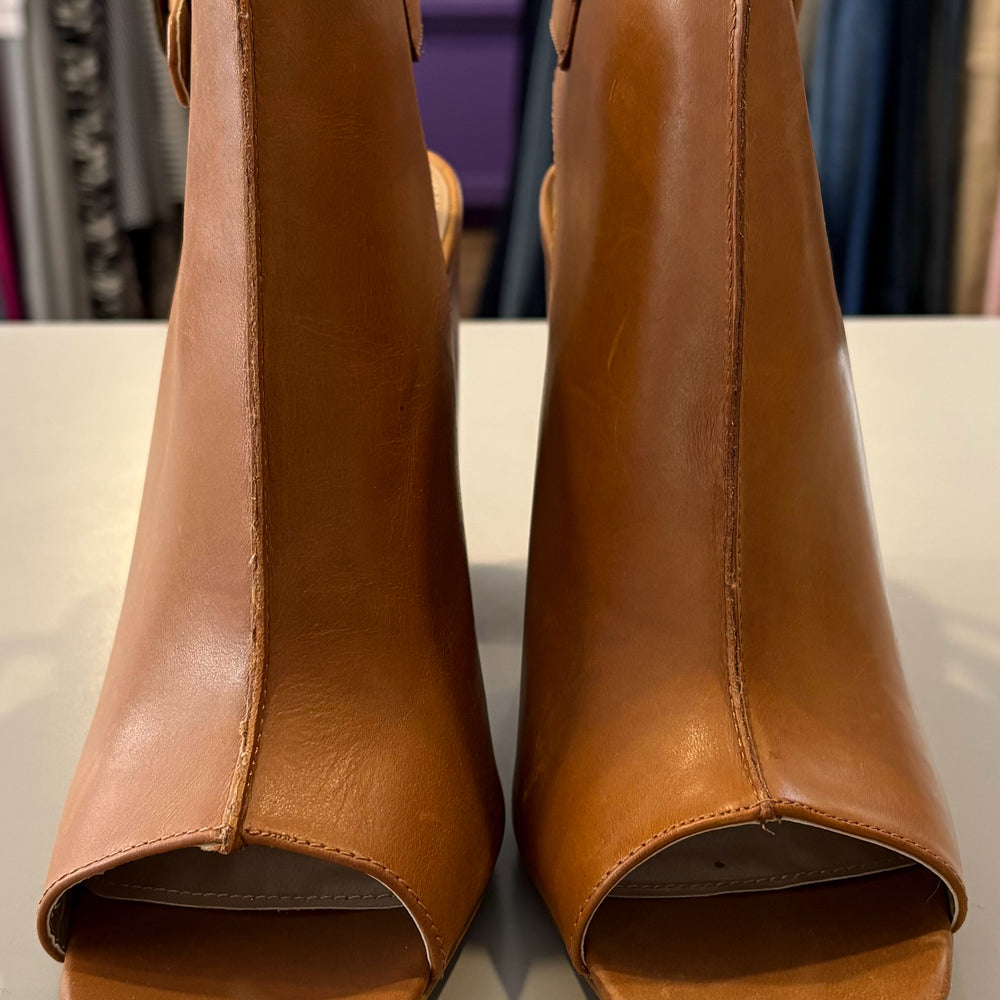 
                      
                        Steve Madden SLINNG Cognac Heels 10M
                      
                    