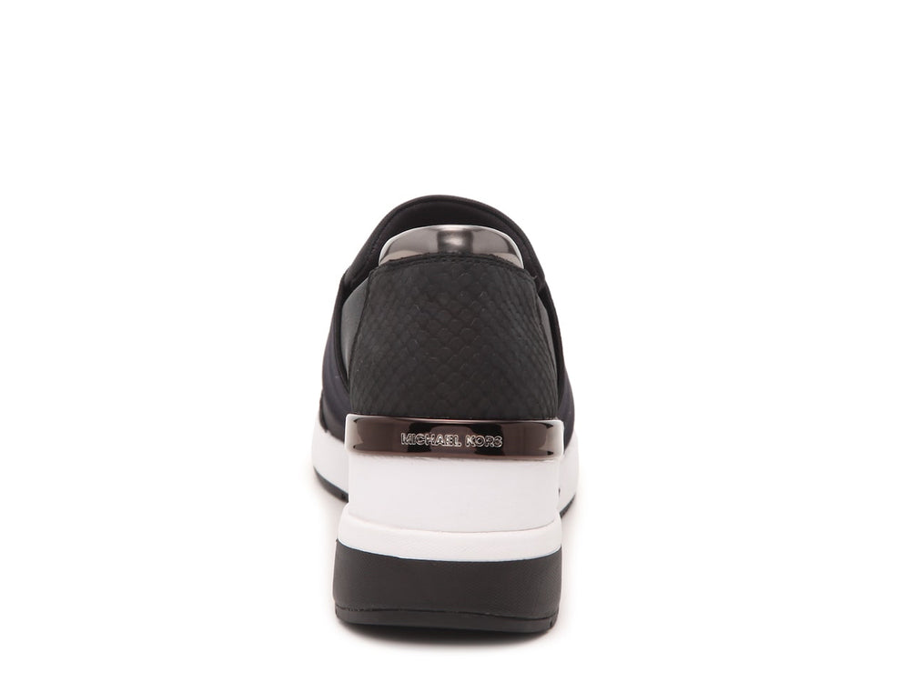 
                      
                        9.5 Michael Kors Sneakers
                      
                    