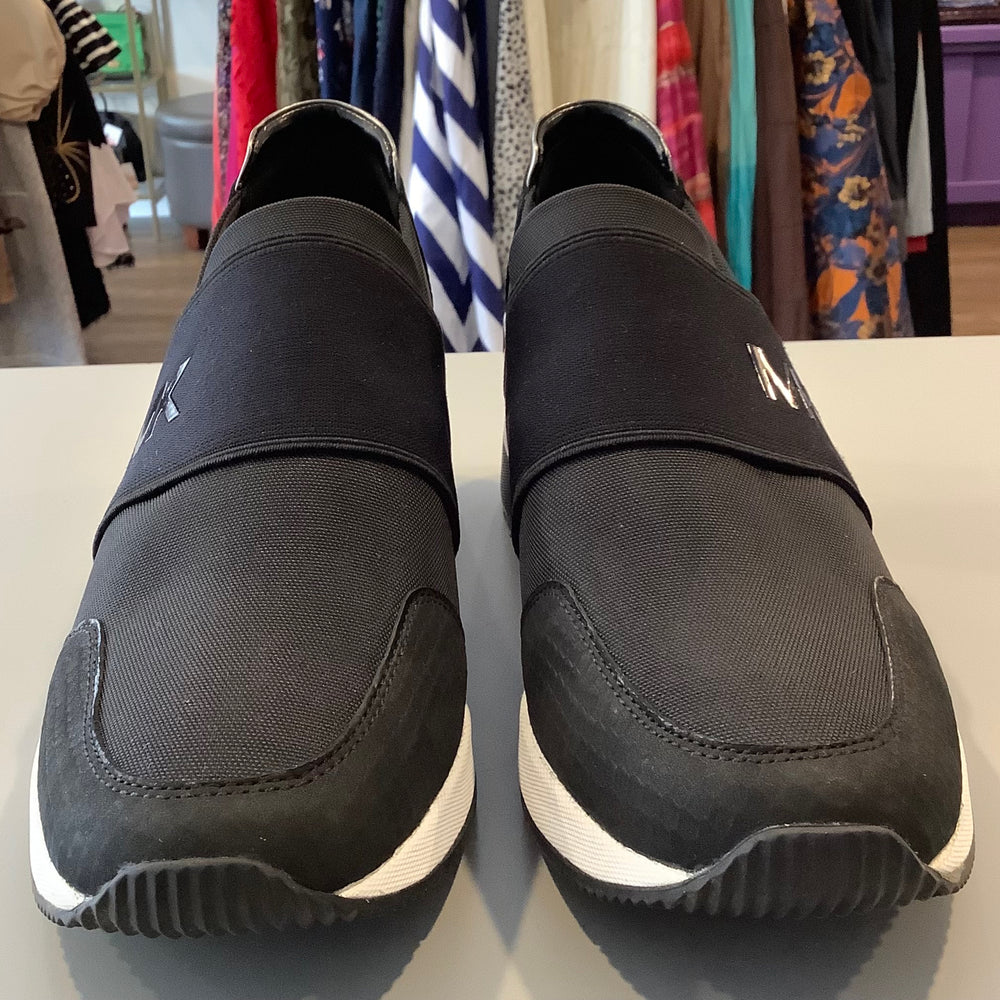 
                      
                        9.5 Michael Kors Sneakers
                      
                    