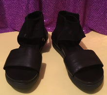 Load image into Gallery viewer, Eileen Fisher Spree Sandals