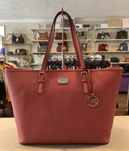 Load image into Gallery viewer, Michael Kors Large Jet Set Tote