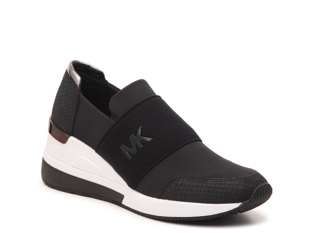 
                      
                        9.5 Michael Kors Sneakers
                      
                    