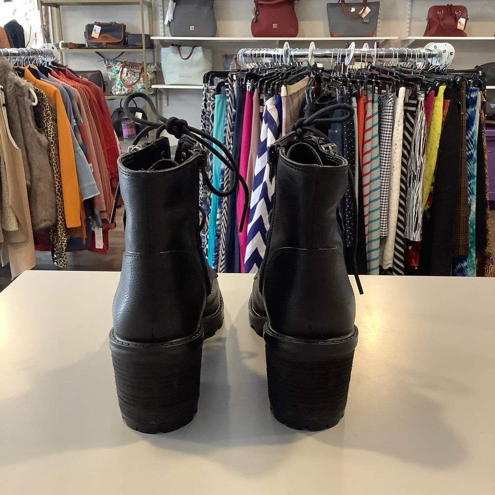 
                      
                        9.5 M Zodiac Boots
                      
                    