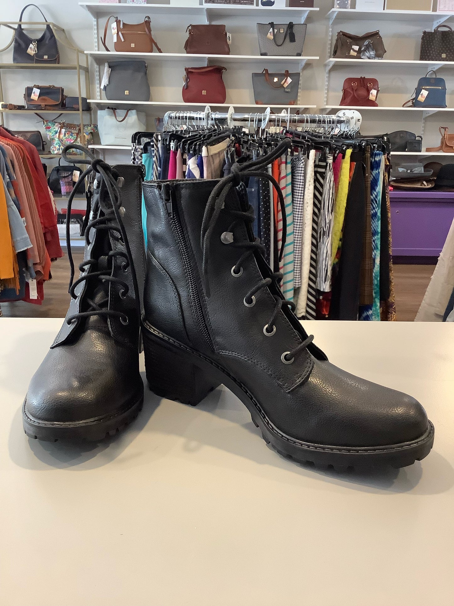 9.5 M Zodiac Boots