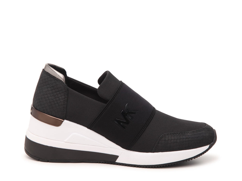 
                      
                        9.5 Michael Kors Sneakers
                      
                    