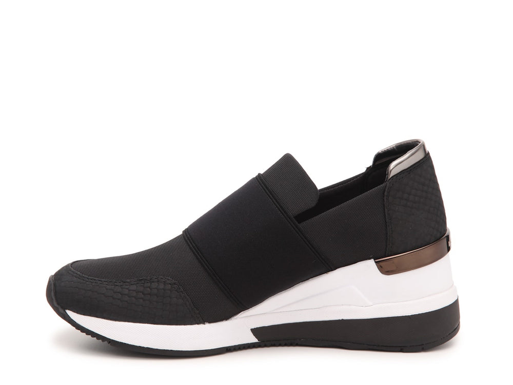 
                      
                        9.5 Michael Kors Sneakers
                      
                    