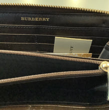 Load image into Gallery viewer, Burberry Haymarket Check Wallet