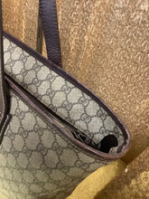 Load image into Gallery viewer, Gucci Signature Tote
