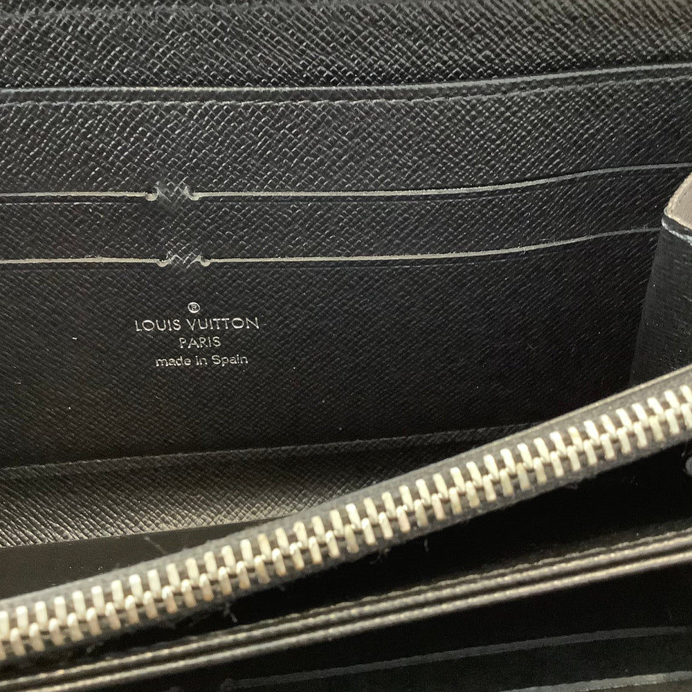 
                      
                        Louis Vuitton Epi Zippy Wallet
                      
                    