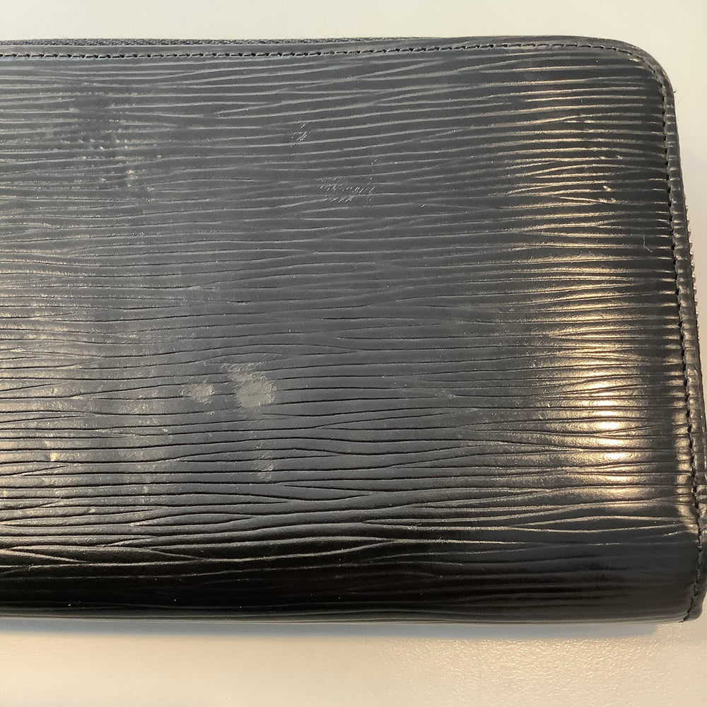 
                      
                        Louis Vuitton Epi Zippy Wallet
                      
                    
